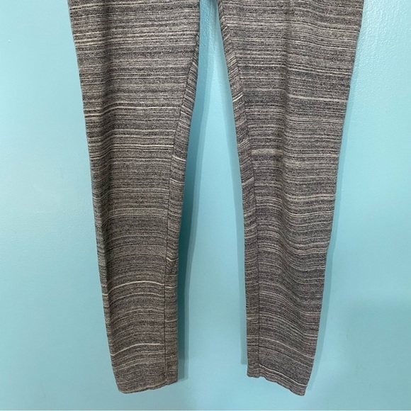 Aritzia Talula Heathered/ Marled grey leggings size small - Picture 4 of 13